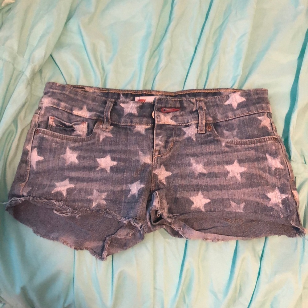 Used in great condition Levi’s short shorts